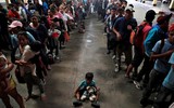 [ẢNH] Người di cư Honduras chạy trốn đói nghèo, ầm ầm đổ về biên giới Mỹ